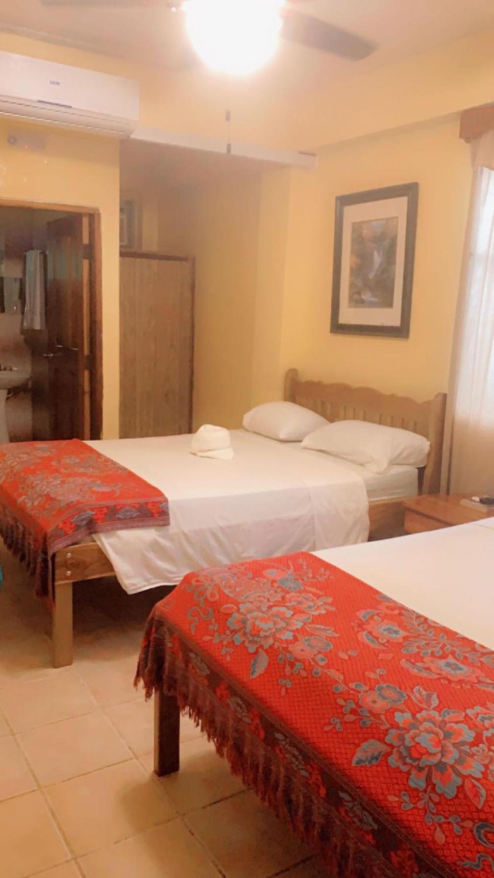 Chaleanor Hotel Dangriga Exterior foto