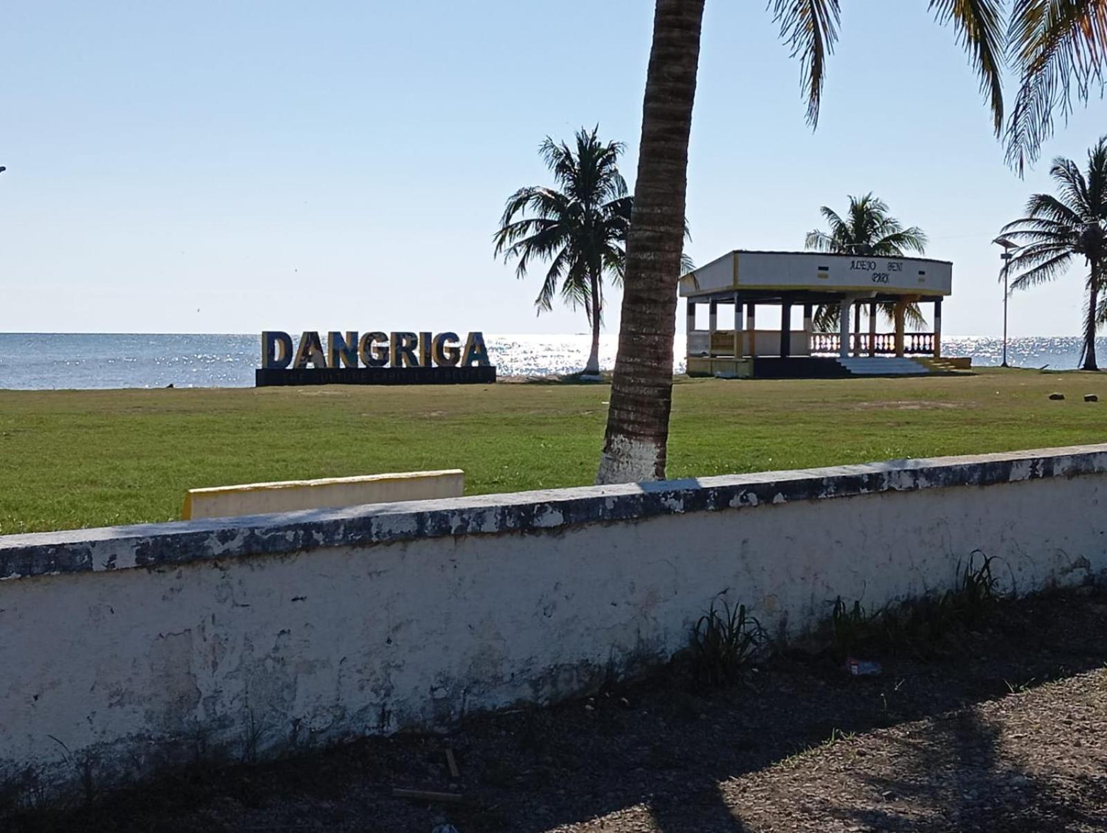 Chaleanor Hotel Dangriga Exterior foto