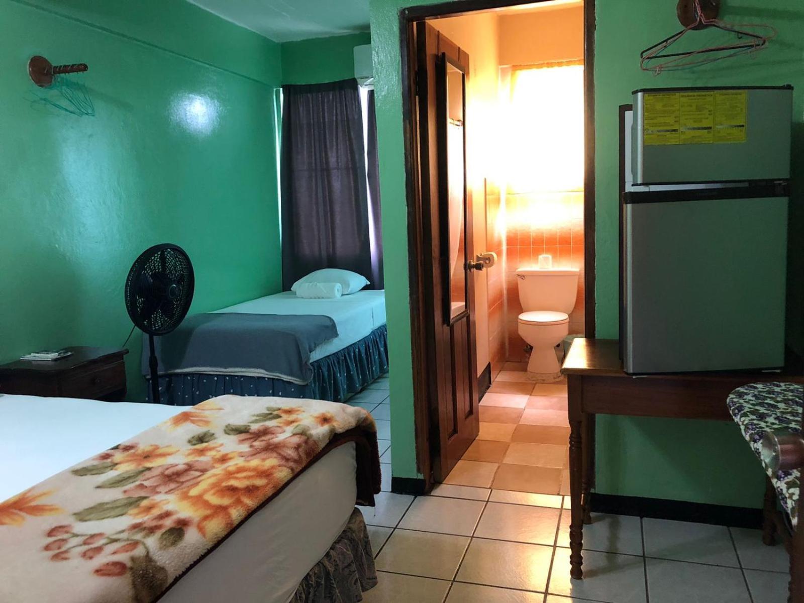 Chaleanor Hotel Dangriga Exterior foto
