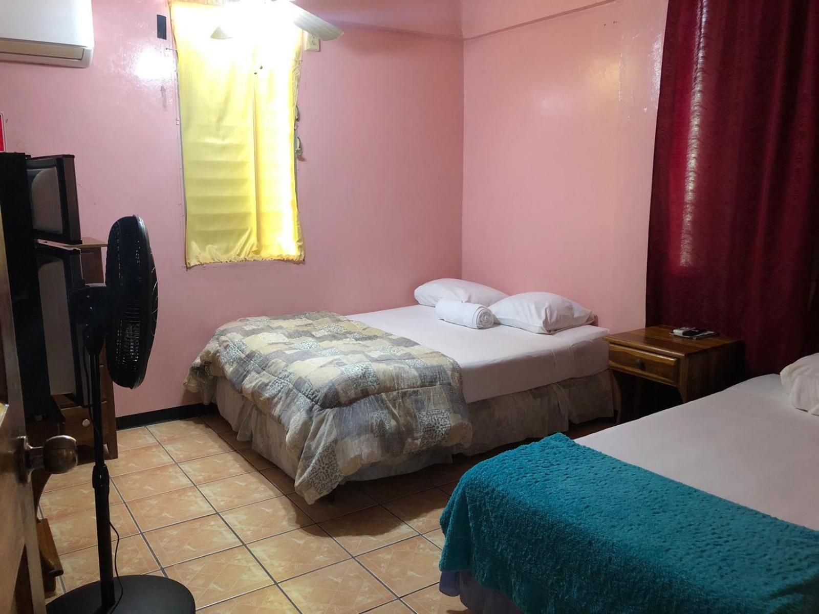 Chaleanor Hotel Dangriga Exterior foto