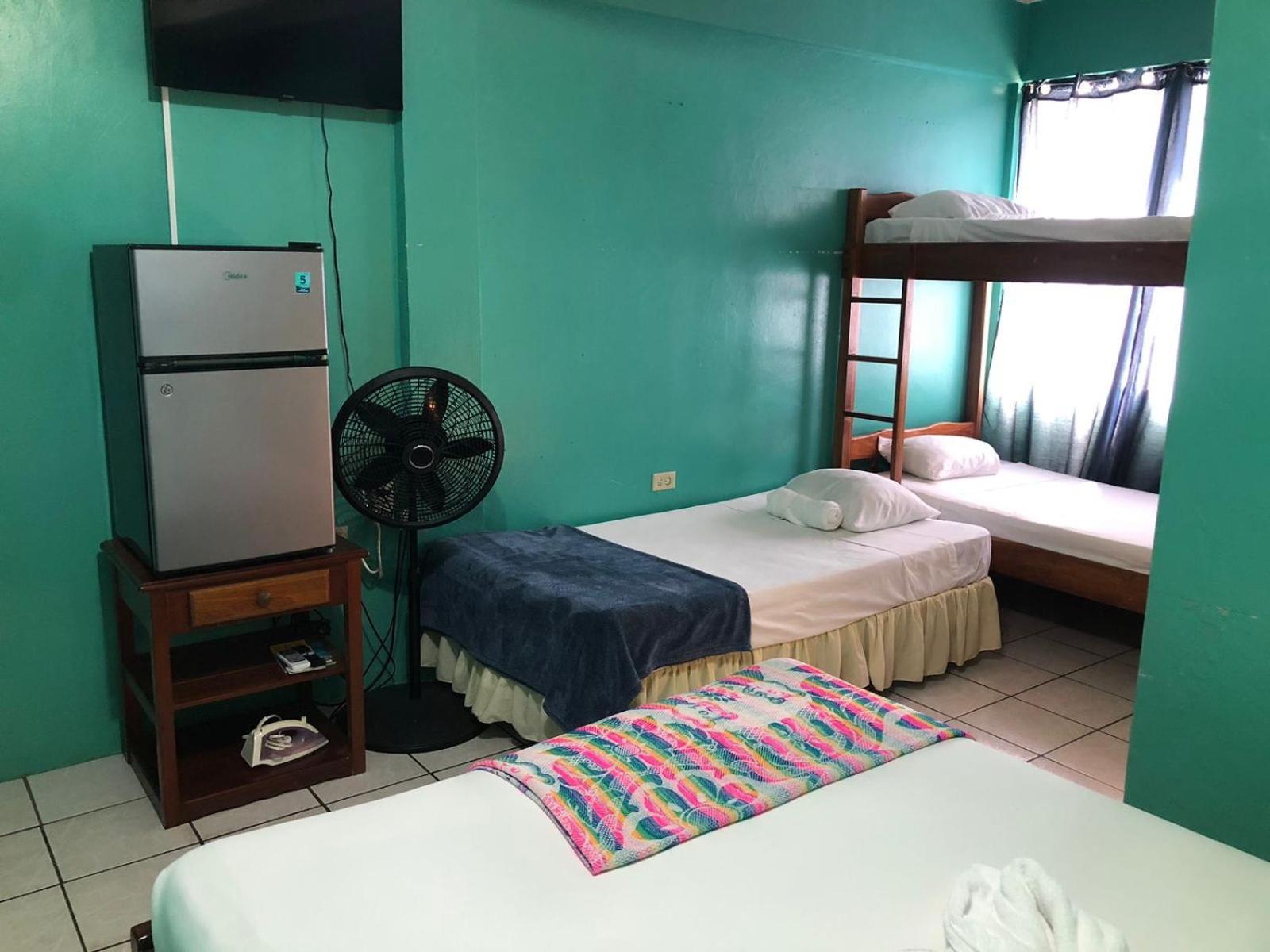 Chaleanor Hotel Dangriga Exterior foto