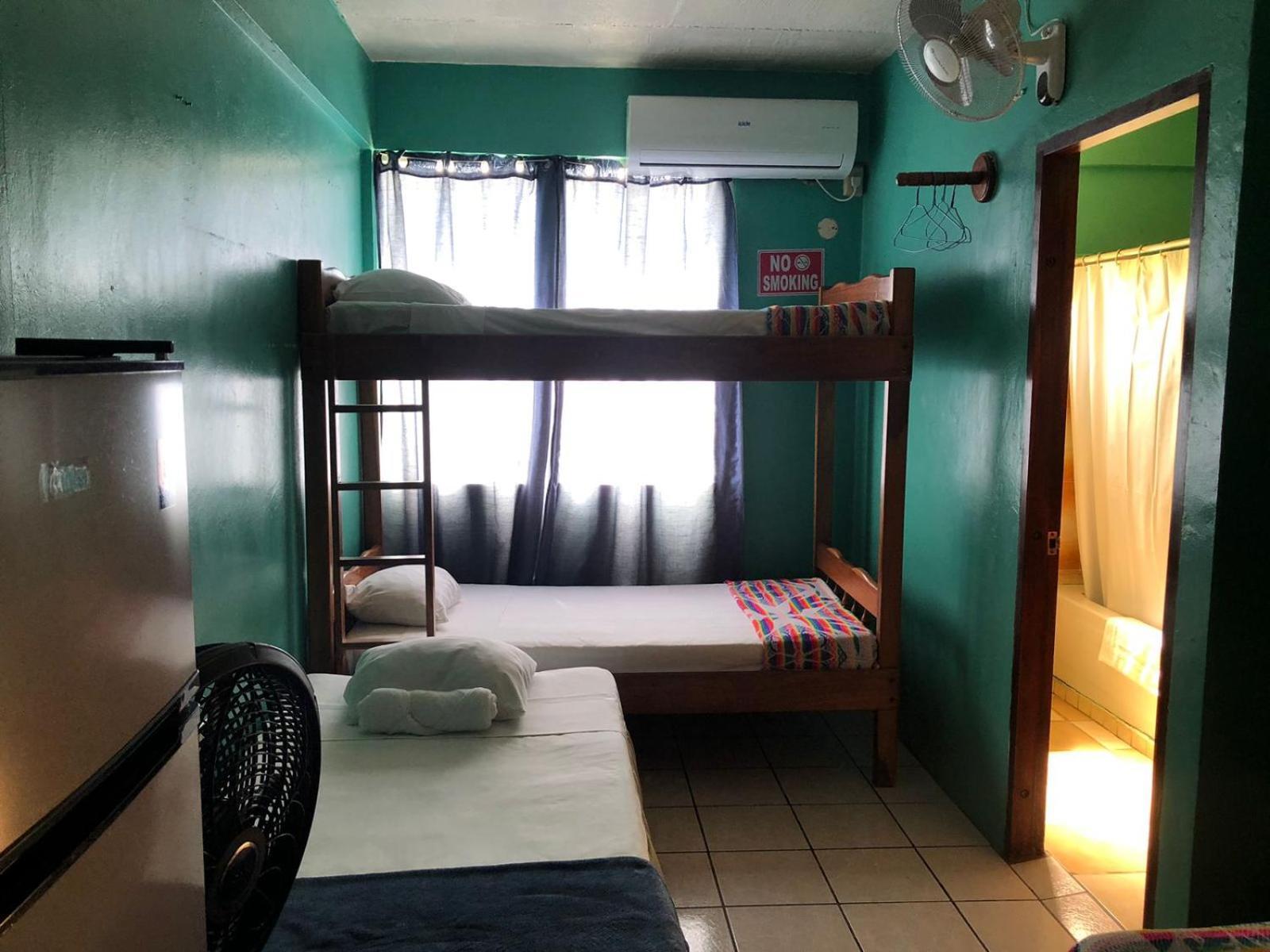 Chaleanor Hotel Dangriga Exterior foto