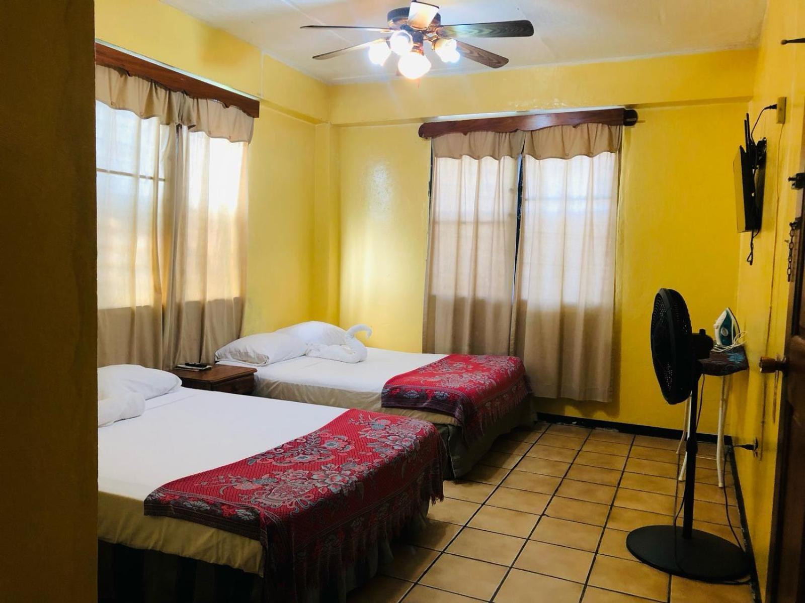 Chaleanor Hotel Dangriga Exterior foto